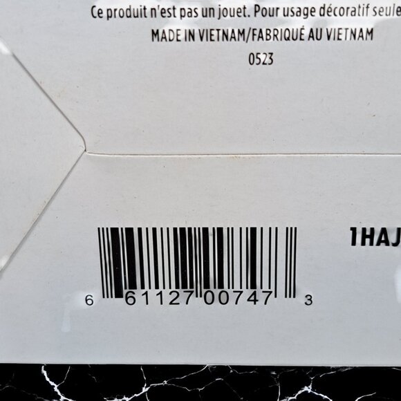 Hallmark Nativity Ornament Mahogany Line new in box - Picture 6 of 7